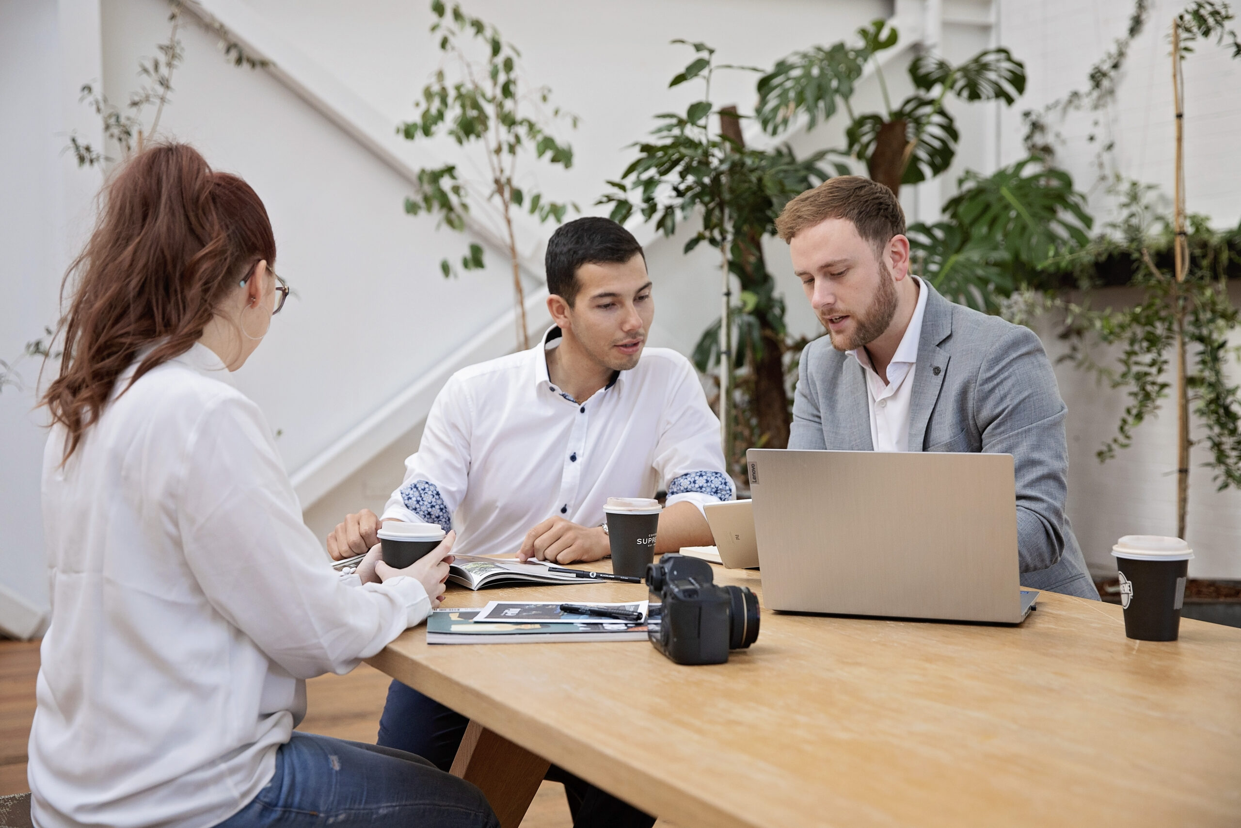 Forme team talking around a table